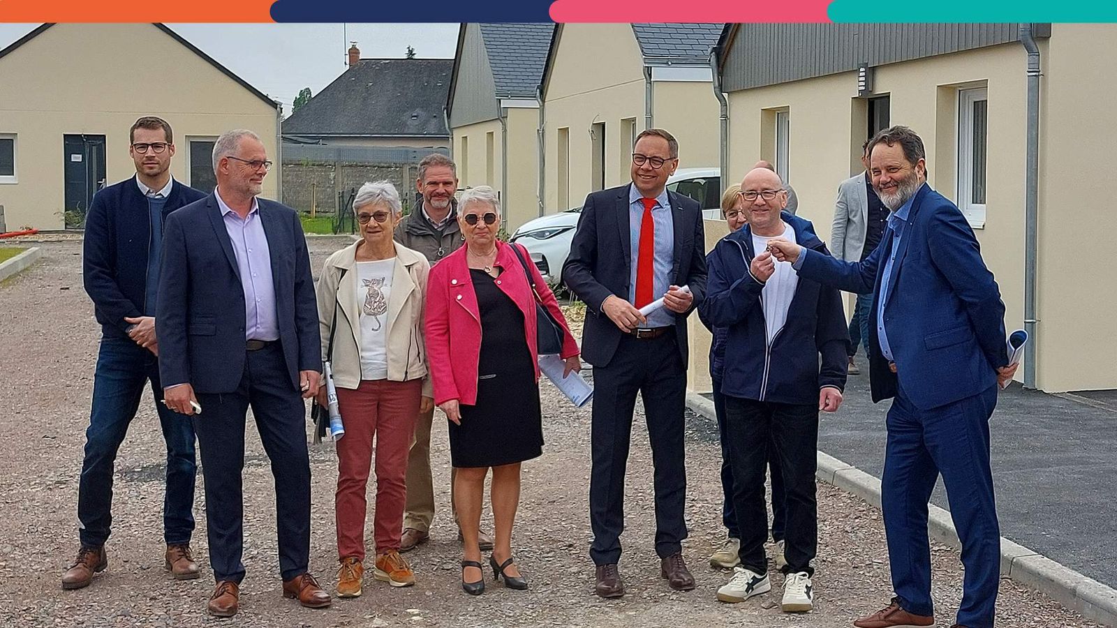 Photo officielle remise de clés à Longué-Jumelles