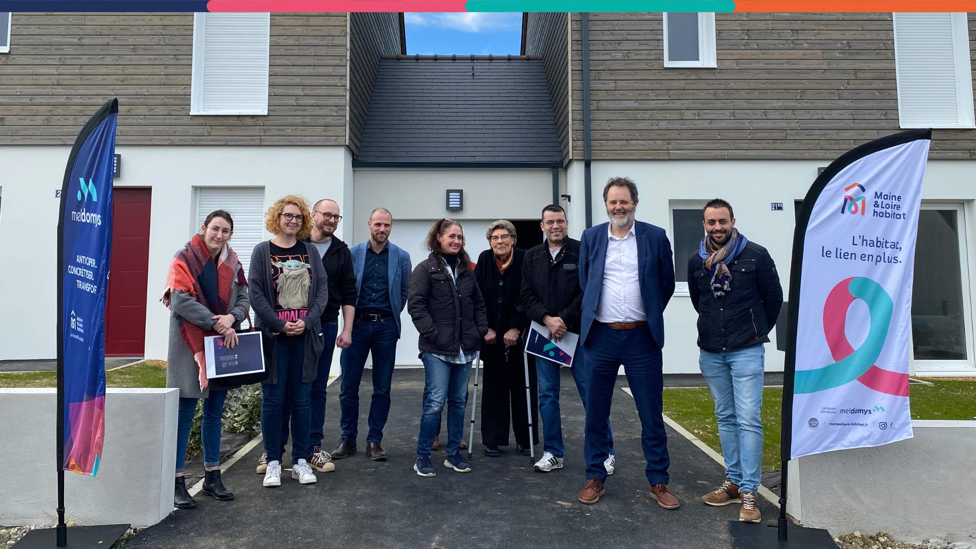 photo de groupe remise de clé logements sociaux